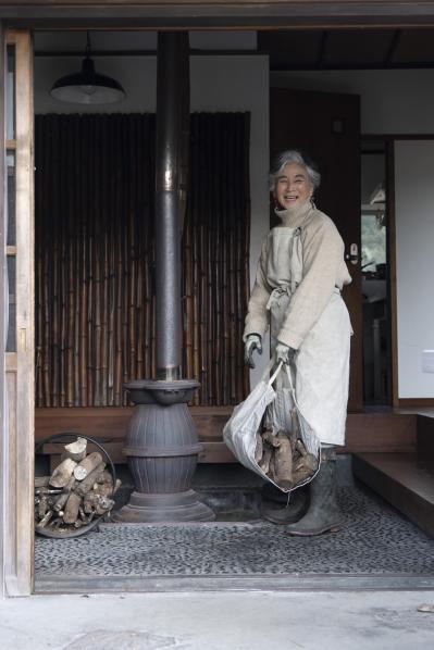 元ミス日本 伊藤千桃さんの春を待つ葉山での暮らし 「冬の感謝を込めて薪ストーブと煙突を掃除します」（サムネイル画像4）