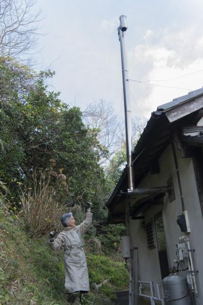 元ミス日本 伊藤千桃さんの春を待つ葉山での暮らし 「冬の感謝を込めて薪ストーブと煙突を掃除します」（サムネイル画像2）