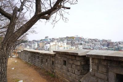 チャウヌの新境地が見られる！ ドラマ「ワンダフルワールド」のロケ地・梨花洞壁画村で韓国ののどかな風景に出合う（サムネイル画像12）