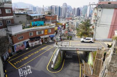 チャウヌの新境地が見られる！ ドラマ「ワンダフルワールド」のロケ地・梨花洞壁画村で韓国ののどかな風景に出合う（サムネイル画像5）