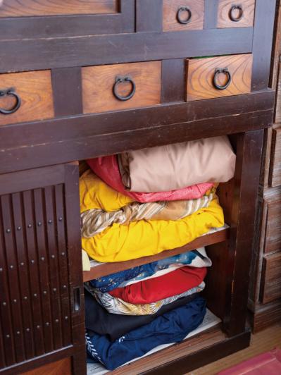 「物が多くても、心地いい」元ミス日本・伊藤千桃さんの“骨董×収納”の工夫【後編】（サムネイル画像10）