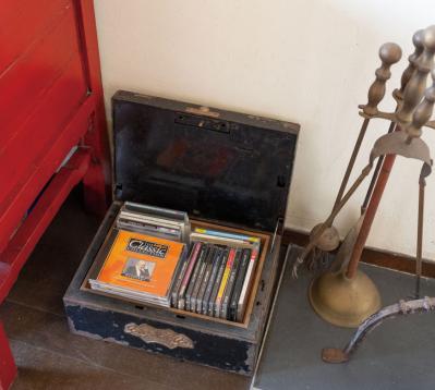 「物が多くても、心地いい」元ミス日本・伊藤千桃さんの“骨董×収納”の工夫【後編】（サムネイル画像8）