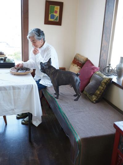 「物が多くても、心地いい」元ミス日本・伊藤千桃さんの“骨董×収納”の工夫【後編】（サムネイル画像5）