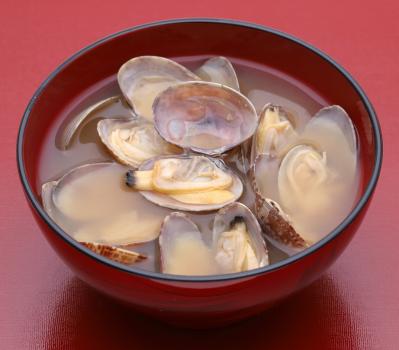 疲労回復に最強のみそ汁は「あさり or しじみ」？ 医師監修【疲れにくい体を作る食事術】（サムネイル画像2）