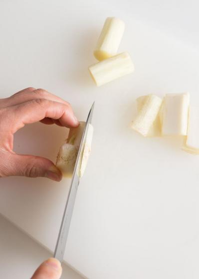 春の山菜【うどレシピ】香りと歯ごたえを楽しむメインおかず＆主食2選「豚肉の塩炒め」「えびのかき揚げそば」（サムネイル画像3）