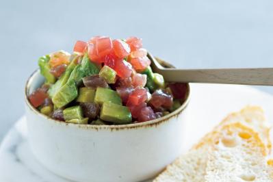 日本代表・ブラジル撃破！長友佑都選手をとりこにした疲労回復レシピ【2選】まぐろとアボカドのタルタル　焼きだしどうふ