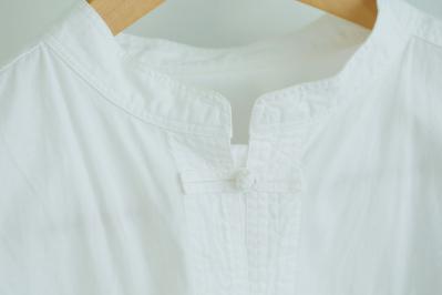 白シャツ1枚で“高見え”するコツは？【プチプラおしゃれ術】シニアユーチューバー・きょうこばぁばの私服拝見（サムネイル画像8）