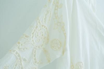 白シャツ1枚で“高見え”するコツは？【プチプラおしゃれ術】シニアユーチューバー・きょうこばぁばの私服拝見（サムネイル画像11）