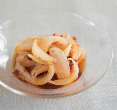 【春野菜レシピ】簡単！新玉ねぎの小鉢＆サラダ2選「おかかポン酢漬け」「豚しゃぶエスニック風サラダ」（サムネイル画像2）