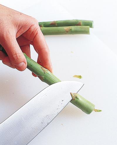 「アスパラガス」を下ゆでしていない！？ビタミン損失を防ぐコツとは（サムネイル画像3）