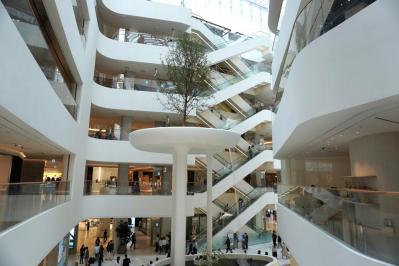 「涙の女王」クイーンズ百貨店の舞台となった汝矣島のザ・現代ソウルへ。スポンサーのメガ・コーヒーもチェック！（サムネイル画像6）