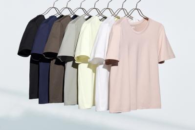 【ユニクロ】1,000円台でこの素材！？希少な天然素材で極上の着心地を実現したTシャツとは？
