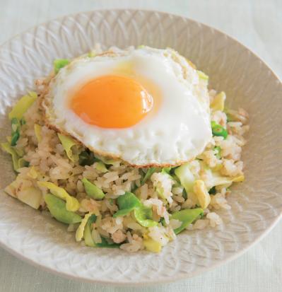 旬の野菜をムダなく使い切る！【春キャベツレシピ】主食と副菜2選「ひき肉のチャーハン」「たらこ炒め」（サムネイル画像2）