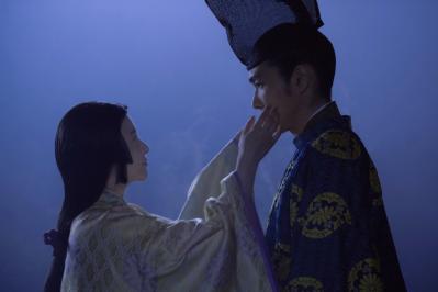 【光る君へ】藤原道長（柄本佑）への変わらぬ想いを伝える紫式部（吉高由里子）。二人は唇を重ね…（サムネイル画像2）