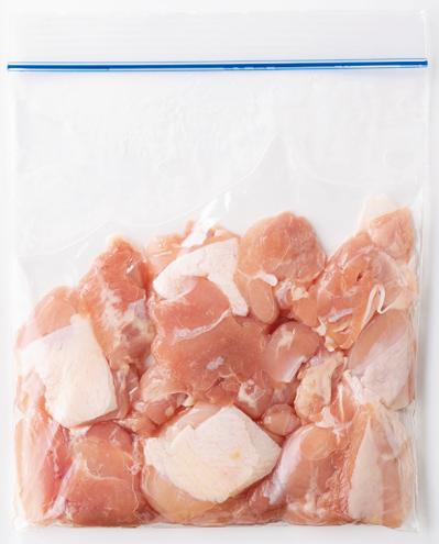 長期間保存ができて、そのまま焼くだけでもおいしい！ 鶏もも肉の【塩＋油で下味冷凍】（サムネイル画像8）