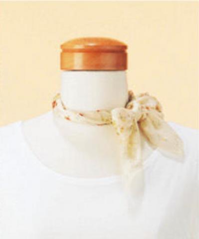 小さめスカーフで【冷房対策】「おしゃれだね」と言われる簡単な結び方2選（サムネイル画像10）