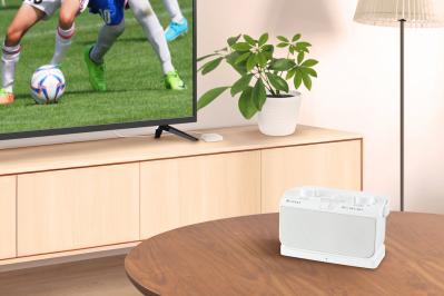 「テレビの音が聞こえずらい…」を解消するワイヤレススピーカー。使い方が簡単な東芝の新商品とは？