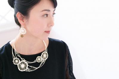 夏は紙（神）頼み！　超軽くて汗や水に強い、ノンアレルギーのペーパージュエリー（サムネイル画像2）