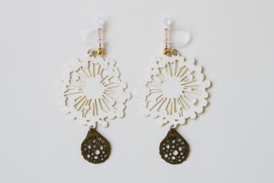 エレガントで軽くて、金属アレルギーの人にも対応。〝紙ってる“アクセサリー【8選】（サムネイル画像6）