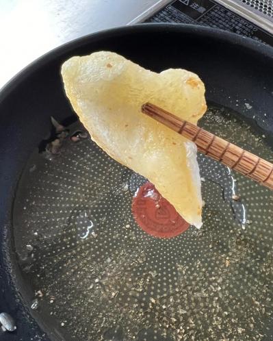 【スリコ】ギトギトのフライパンがひと拭きですっきり！超油吸収ファイバーに大満足（サムネイル画像3）