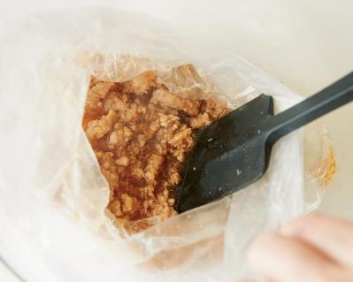 5分でできる【ポリ袋でレンチン】どんぶりレシピ2選「鶏そぼろ丼」「えび玉丼」（サムネイル画像2）