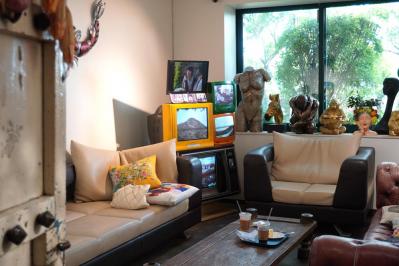 伝説の韓ドラ「コーヒープリンス1号店」のロケ地は今どうなっている？ ソウルの街並みが見下ろせる絶景カフェ（サムネイル画像14）