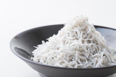 朝食にたんぱく質たっぷり！釜あげしらすとチーズ入りソーセージ。料理研究家 武蔵裕子さんのお取り寄せ（サムネイル画像3）