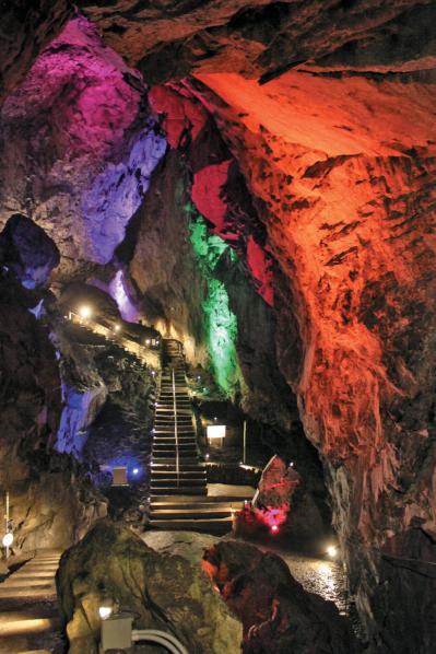 ひんやり・美しい【日本の鍾乳洞】4選｜旅のプロおすすめの真夏の避暑スポット（サムネイル画像2）