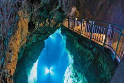 ひんやり・美しい【日本の鍾乳洞】4選｜旅のプロおすすめの真夏の避暑スポット