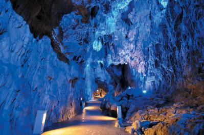 ひんやり・美しい【日本の鍾乳洞】4選｜旅のプロおすすめの真夏の避暑スポット（サムネイル画像9）