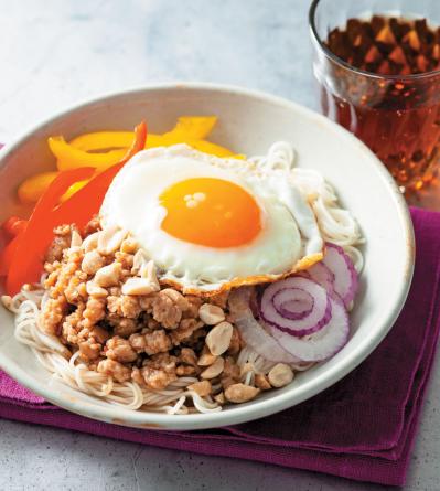 夏のランチのマンネリを解消！【エスニック風そうめん】レシピ2選「さつま揚げのフォー風」「鶏そぼろ×目玉焼き」（サムネイル画像3）