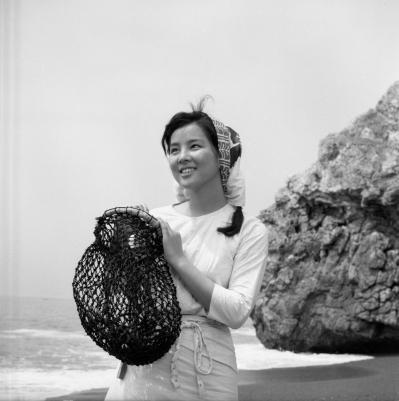 【吉永小百合さん】79歳、チャーミングな「ダブルピース」ポーズの写真を公開！（サムネイル画像5）