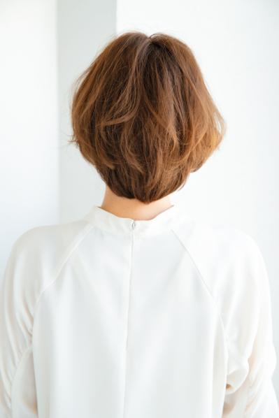 【50代からのショートヘア】ひし形シルエットで若見え！ 2024年最旬ヘアスタイル2選（サムネイル画像9）