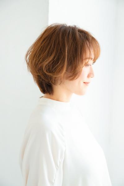 【50代からのショートヘア】ひし形シルエットで若見え！ 2024年最旬ヘアスタイル2選（サムネイル画像8）