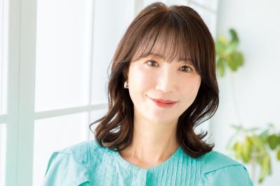 【50代からのお悩み解決ヘア】老け印象を払拭するミディアムスタイルとは？ 2024年最旬ヘアスタイル3選（サムネイル画像）