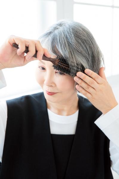  2024年最旬【50代からのショートヘア】ふんわりボブがレディライクなヘアスタイル3選（サムネイル画像10）