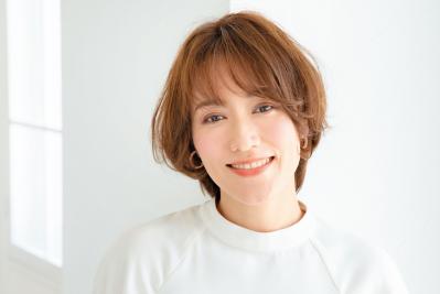 【50代からのショートヘア】ひし形シルエットで若見え！ 2024年最旬ヘアスタイル2選