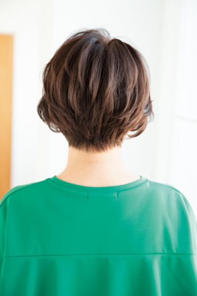  2024年最旬【50代からのショートヘア】ふんわりボブがレディライクなヘアスタイル3選（サムネイル画像15）