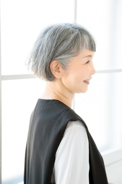  2024年最旬【50代からのショートヘア】ふんわりボブがレディライクなヘアスタイル3選（サムネイル画像8）