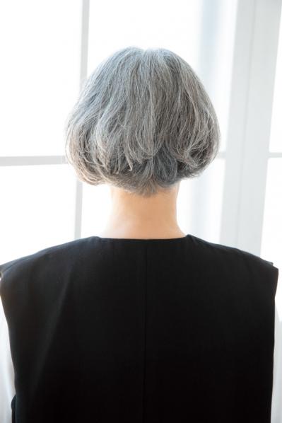  2024年最旬【50代からのショートヘア】ふんわりボブがレディライクなヘアスタイル3選（サムネイル画像9）