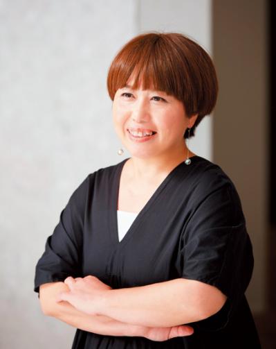 【50代以上のスカーフの巻き方はコレ】エレガントな雰囲気になれる「アフガン巻き」とは？（サムネイル画像2）