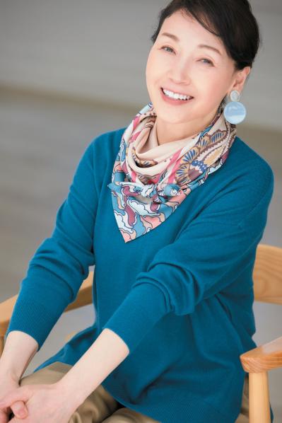 【50代以上のスカーフの巻き方はコレ】エレガントな雰囲気になれる「アフガン巻き」とは？（サムネイル画像7）