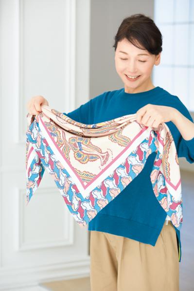 【50代以上のスカーフの巻き方はコレ】エレガントな雰囲気になれる「アフガン巻き」とは？（サムネイル画像8）