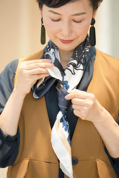 一枚を夏から秋まで使い回す【ストール＆スカーフ】プロはどう使う？（サムネイル画像10）