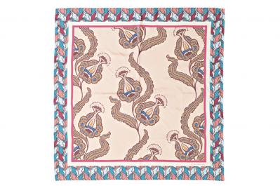 【50代以上のスカーフの巻き方はコレ】エレガントな雰囲気になれる「アフガン巻き」とは？（サムネイル画像6）