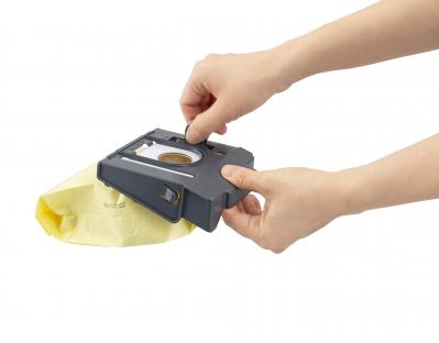 1．紙パック式ダストステーションと「オートエアー洗浄」により、ゴミ捨てもお手入れも約70日に1回（サムネイル画像）