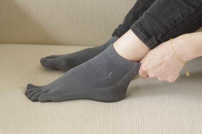 「妻のO脚を治したい！」理学療法士が開発した【5本指ソックス】その実力を編集部がレポート！（サムネイル画像6）