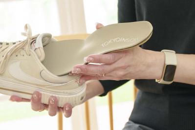 手持ちシューズに足すだけ。歩くのが楽しくなる！【現役フィギュアスケーターが開発したインソール】