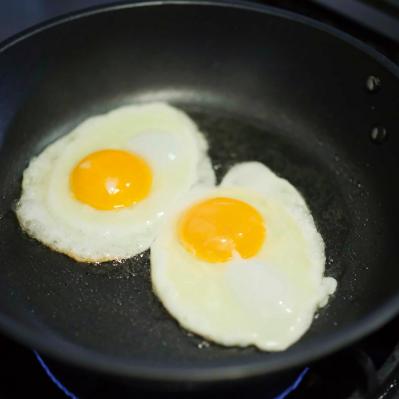 【鳥羽周作シェフ】無限パスタ2「卵がめちゃ余ってる！という時はこれ作ります」（サムネイル画像4）