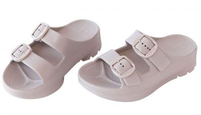 旅がより快適になる【50代からの靴とバッグ】とは？ スタイリスト岡部久仁子さんがアドバイス（サムネイル画像10）